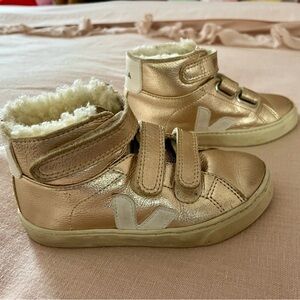 Gold leather kids Veja sneakers with Sherpa inner lining